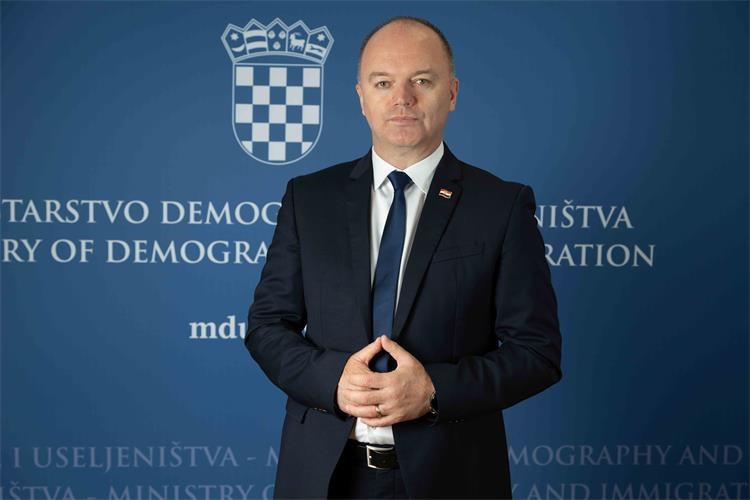Slika /Mario/Ministar službena.JPG
